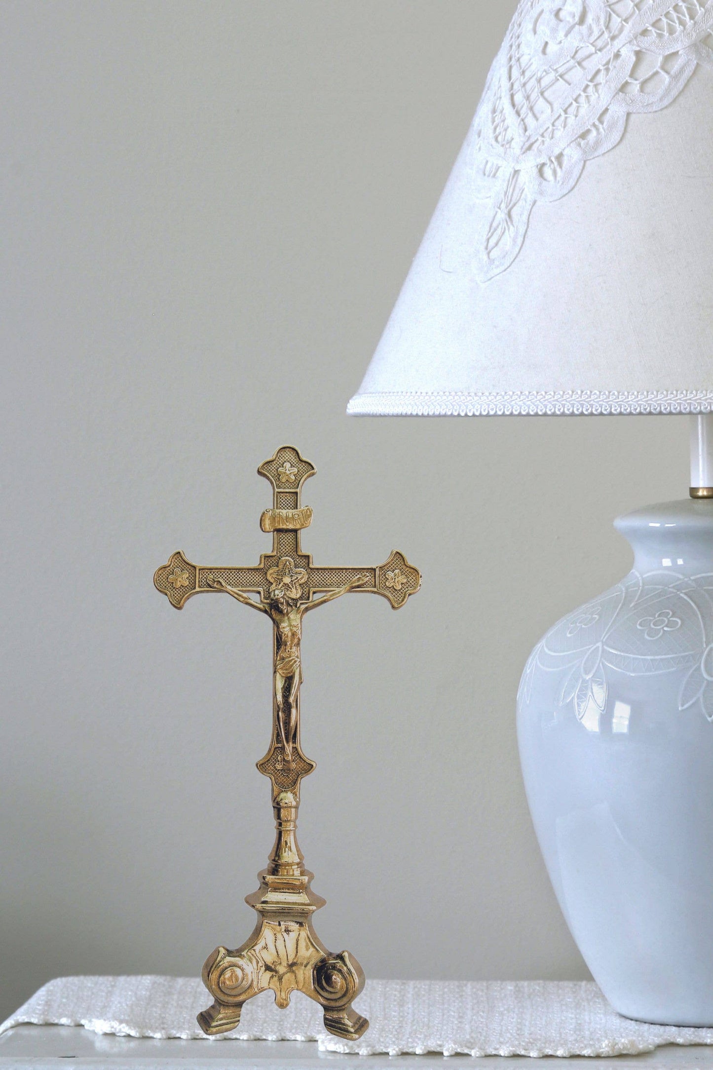 Standing Crucifix in Shiny Brass 33